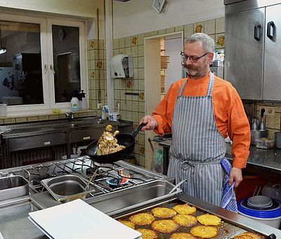 Regionale Küche im Osnabrücker Land: Jeden Donnerstag von Oktober bis Ostern wird beim Landhotel Bergwirt Pöhler in Bad Essen das Pickert essen zelebriert. 