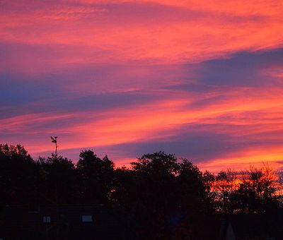 Der leuchtende Herbsthimmel bringt uns in Stimmung für die Weihnachtsmärkte im Osnabrücker Land.