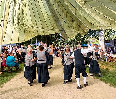 Schockländer Volkstanzgruppe auf dem Sommerfest der Kulturen in Fürstenau