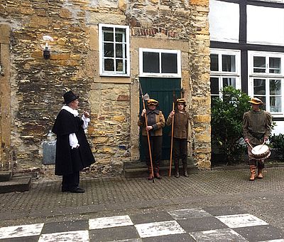 Stadtrundgang mit den Osnabrücker Stadtspielern durch die historische Altstadt von Osnabrück