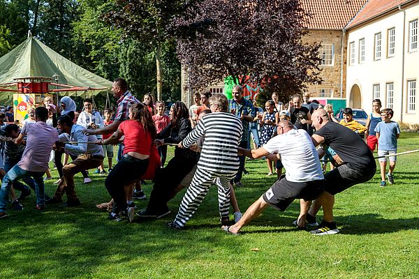 Tauziehen beim Sommerfest der Kulturen in Fürstenau