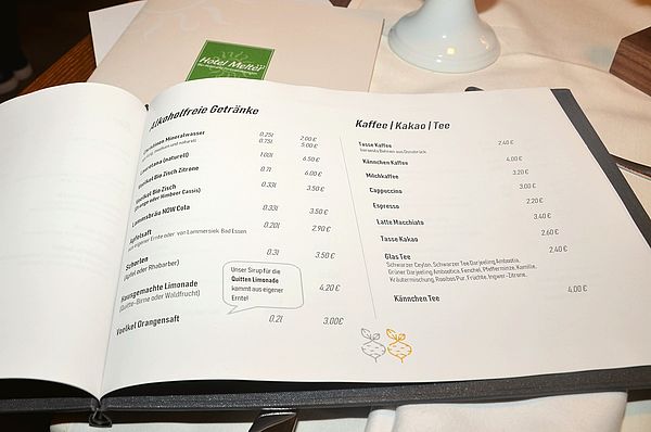 Im Bio-Restaurant goldwerth in Bad Laer können Sie aus einer kleinen, saisonal wechselnden Speisekarte oder Tagesgerichten wählen. Das Restaurant arbeitet mit regionalen Anbietern zusammen.