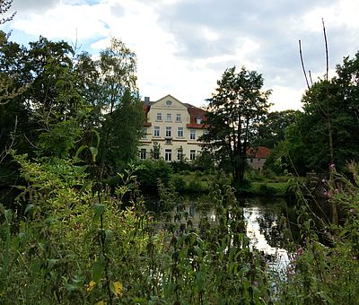 Das Gut Sutthausen wurde im Jahr 1282 das erste Mal urkundlich erwähnt.