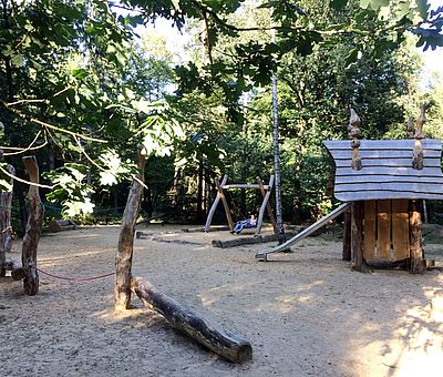 Waldspielplatz in der Bippener Maiburg im Norden des Osnabrücker Landes.