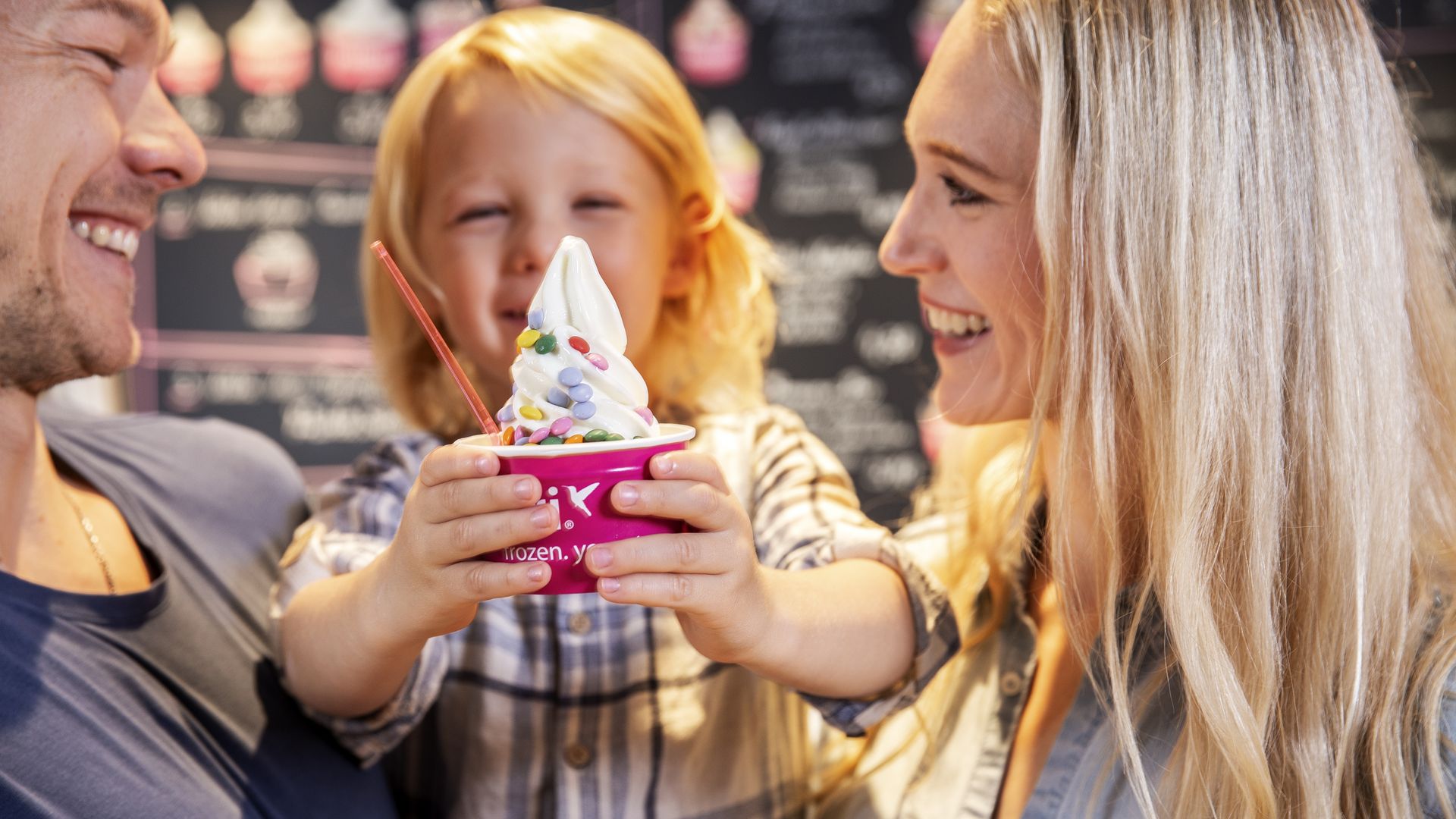 markthalle_eis_familie_2019(c)marketing-osnabrueck-foto-jette-golz.jpg