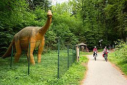 Radfahrer bei den Saurierspuren im UNESCO Global Geopark in Bad Essen Barkhausen 