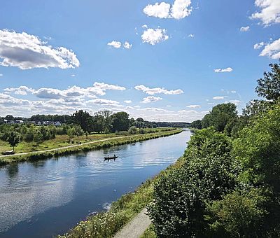 Der Stichkanal Osnabrück, gelegentlich auch Zweigkanal Osnabrück, ist eine etwa 14,5 km lange künstliche Wasserstraße, die den Mittellandkanal mit dem Hafen im gleichnamigen Stadtteil von Osnabrück verbindet. Er wurde zwischen 1910 und 1915 errichtet und verläuft mit einem maximalen Abstand von etwa einem Kilometer weitgehend parallel zur nicht schiffbaren Hase.