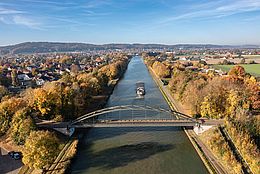 Der Mittellandkanal zweigt bei Bergeshövede vom Dortmund-Ems-Kanal ab, verläuft durch die Gravenhorster Schlucht und führt nördlich des Teutoburger Waldes und des Wiehengebirges nach Osten. Der Mittellandkanal ist für Wassersportler ein vielfältiges Fahrtgebiet. Am Mittellandkanal und seinen Stichkanälen gibt es zahlreiche Yachtclubs sowie Kanu- und Rudervereine. Die Mindener Fahrgastschiffahrt bietet In den Sommermonaten regelmäßig Fahrten zwischen Minden und Bad Essen an. Fast der gesamte Mittellandkanal besitzt an mindestens einem Ufer einen begleitenden Betriebsweg. Dieser ist für Fußgänger und Radfahrer auf eigene Gefahr freigegeben. 