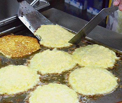 Regionale Küche im Osnabrücker Land: Jeden Donnerstag von Oktober bis Ostern wird beim Landhotel Bergwirt Pöhler in Bad Essen das Pickert essen zelebriert. 