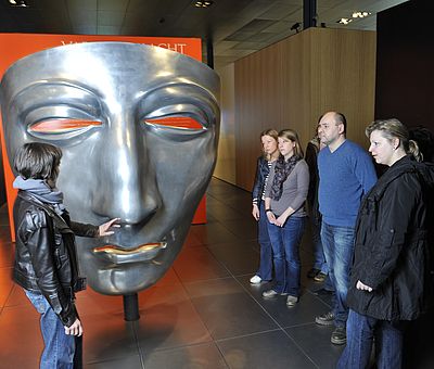 Besucher in der Dauerausstellung | Varusschlacht im Osnabrücker Land - Museum und Park Kalkriese