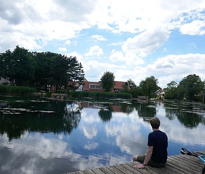 Auf der Grenzgängerroute Teuto-Ems kommt ihr auch durch den schönen Kurpark in Bad Laer mit seinem Glockensee