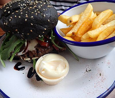 Im Restaurant Zauber von OS in der Dammstraße in Osnabrück wird leckeres Essen gezaubert. Die Atmosphäre ist gemütlich und die Getränkeauswahl riesig.