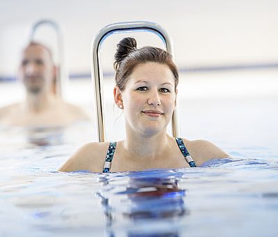 Das Gesundheitszentrum Sole‐Vital in Bad Laer ist ein hochmodernes Zentrum für gesundheitsbewusste Freizeitgestaltung. Die sportlichen Angebote umfassen Kurse für Aqua‐Pilates oder Aqua-Yoga.