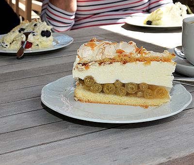 Geheimrezept: Im Hofcafé Liesel und Lotte auf Hof Gösling in Osnabrück-Pye wird der Kuchen mit hofeigenem Joghurt hergestellt. 